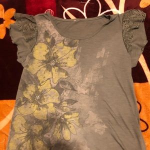 green flower shirt😲🍀